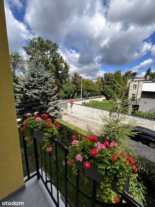 Jasne mieszkanie wśród zieleni, blisko centrum
