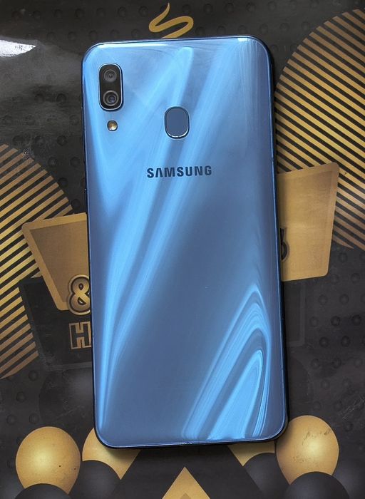 Телефон Samsung Galaxy A30