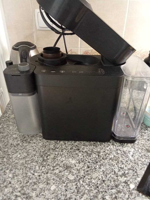 Cafeteira Nespresso Virtuo Latissima