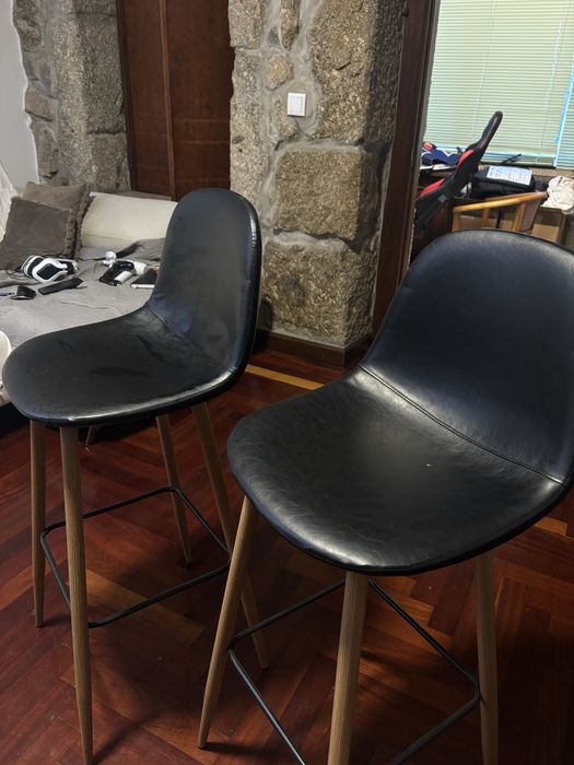 Mesa alta e 4 cadeiras