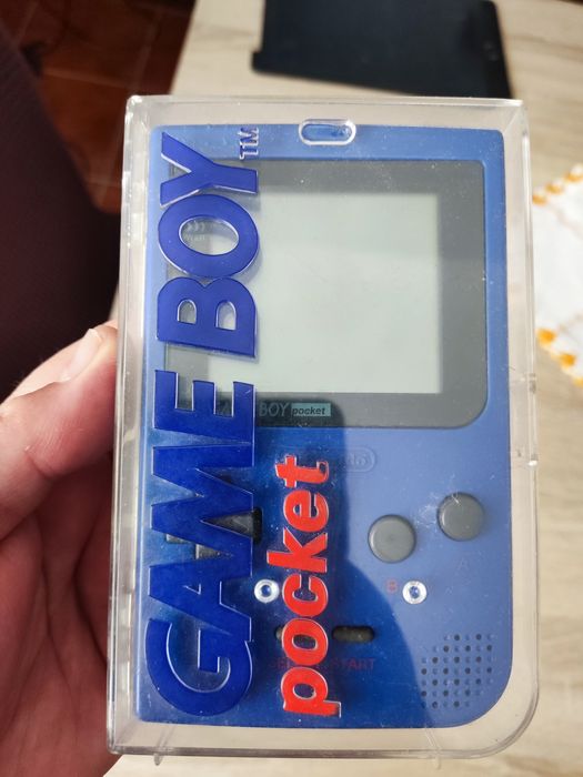 Game Boy pocket na caixa