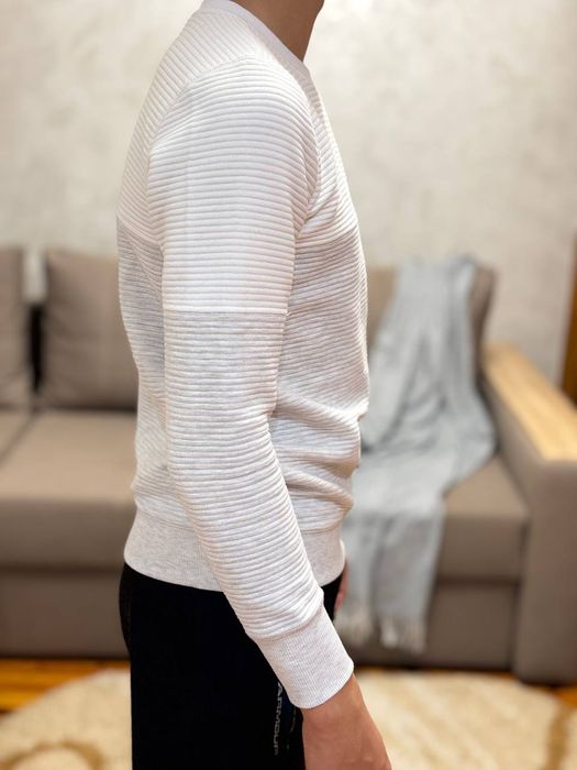 Біла  кофта на підлітка