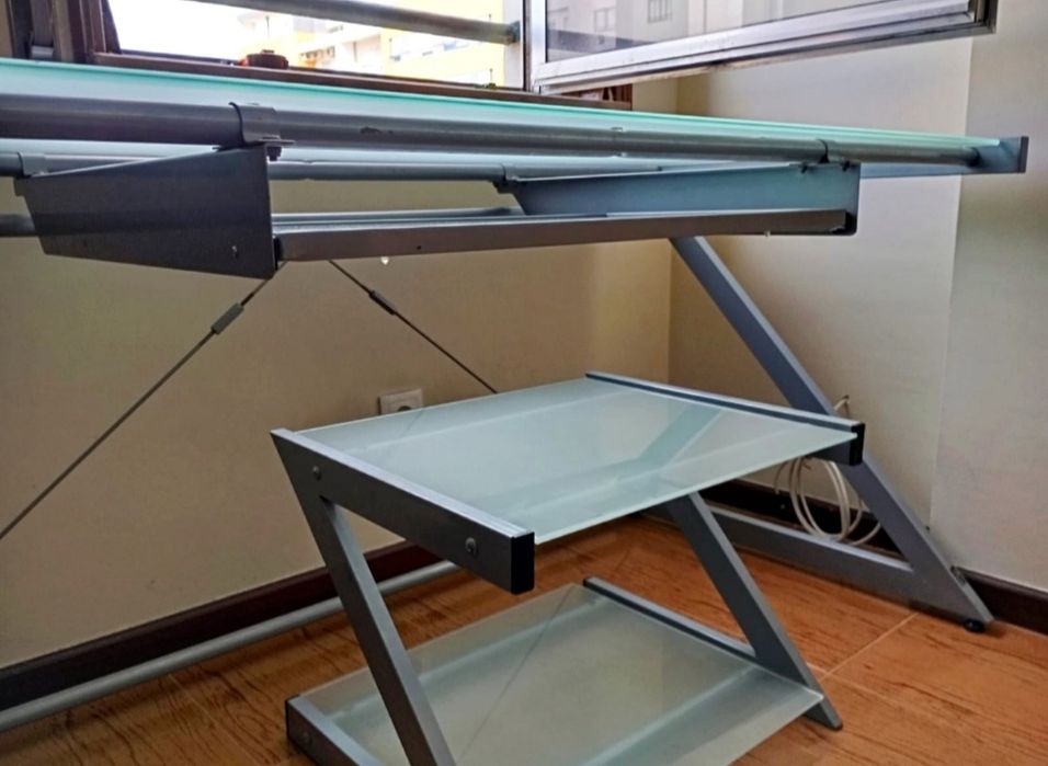 Conjunto Secretária e Mesa-Estante