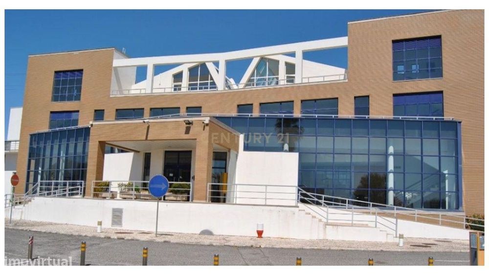 Arrendamento de Armazém de 288 m2 em condomínio fechado