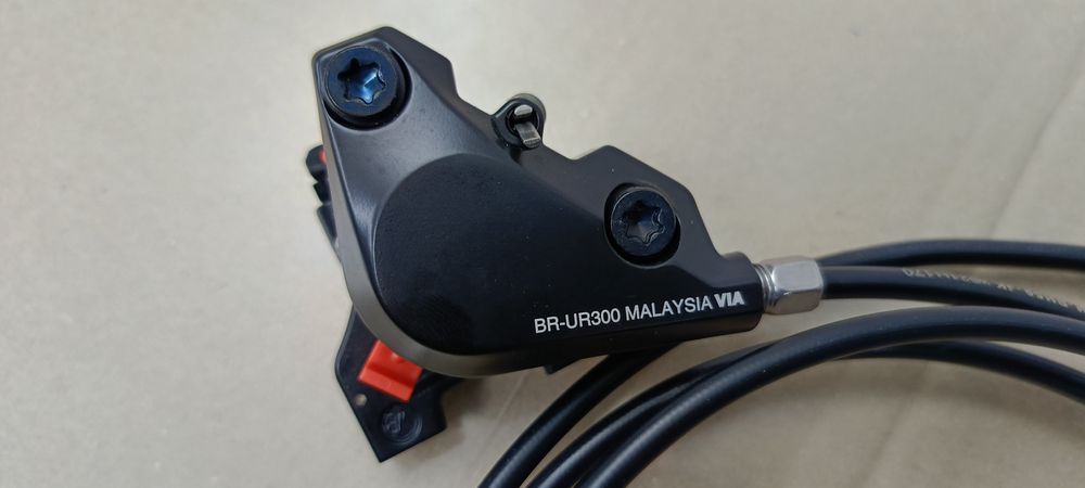 Shimano BR-UR300 zacisk hamulca z przewodem.