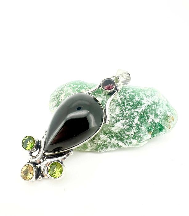 Unikatowy wisiorek z kamieniem naturalnym onyks, peridot, cytryn, ametyst
