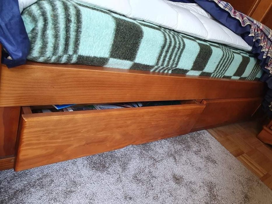 Quarto de solteiro completo pinho mel (como novo, ver fotos)