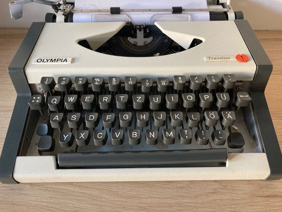 Máquina de escrever   ***  olympia