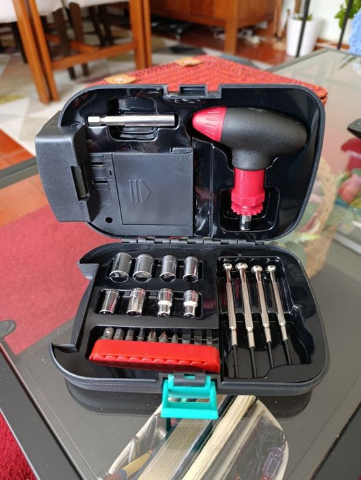 Kit de ferramentas e lanterna