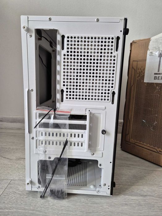 mATX корпус Aerocool Trinity Mini-G White (RGB вентилі, хаб) TradeIN