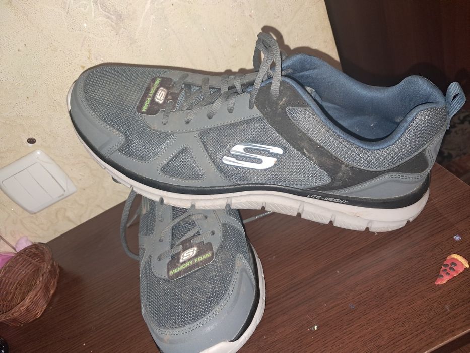 Кросівки чоловічі