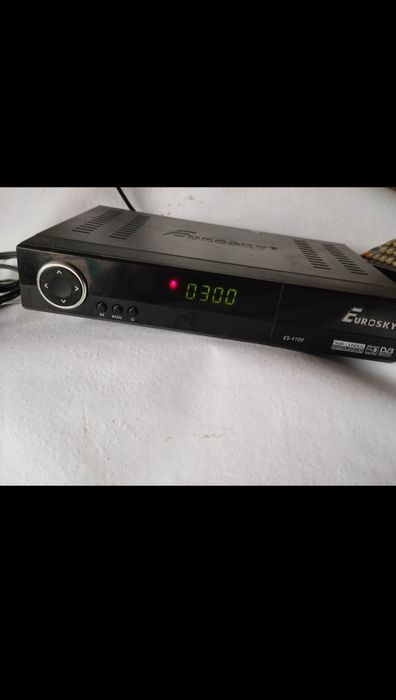 Тюнер супутниковий