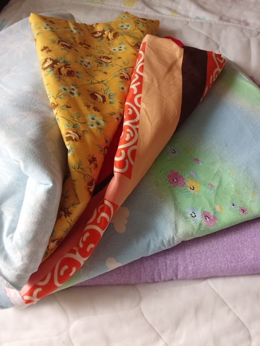 Пухова ковдра,постільна білизна