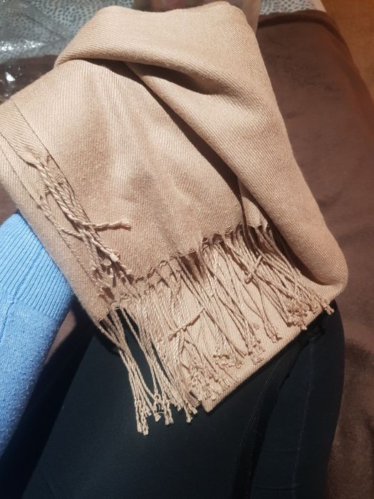 Szalik koloru cappuccino, męki na dotyk N50