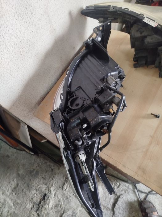 Farol frente Mazda 5