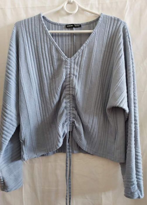 Przepiękny Sweterek Ściągacz