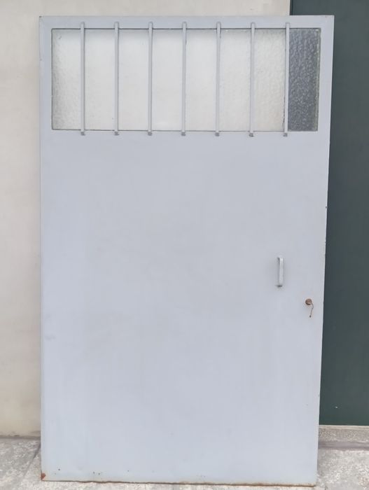 Vendo porta de ferro