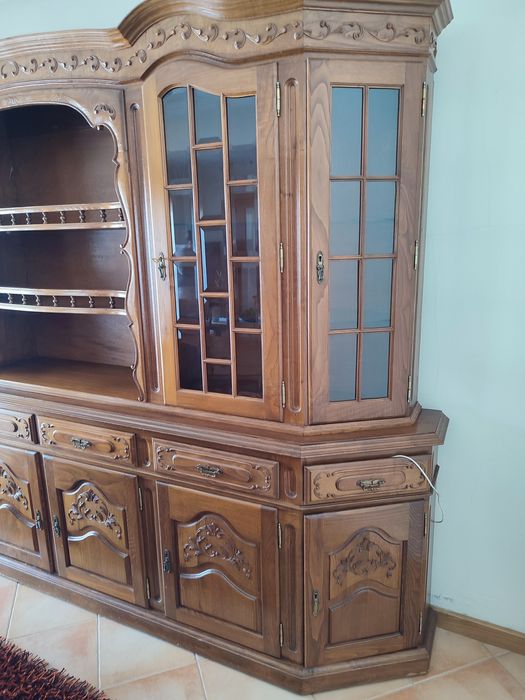 Móvel de sala com mesa e 6 cadeiras