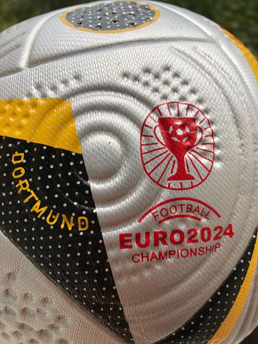 Футбольный мяч Fussballliebe EURO 2024 Finale Pro Серебряный бесшовный