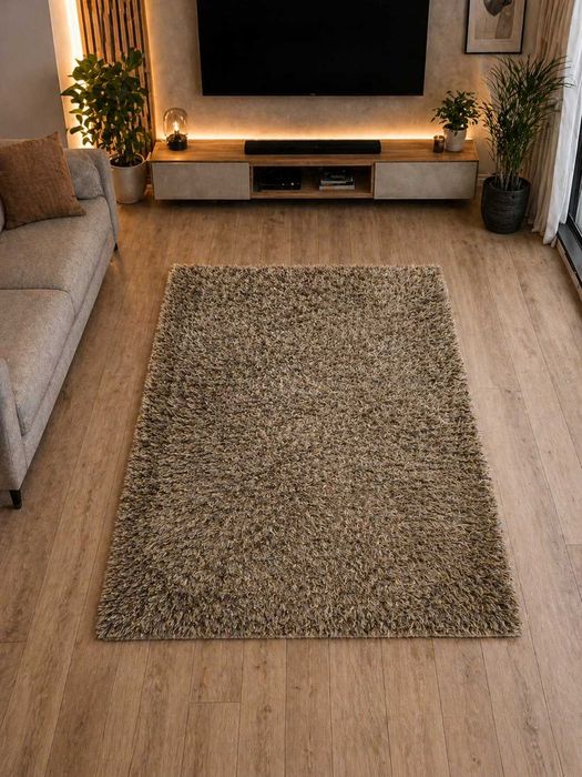 Light green rug, immaculate