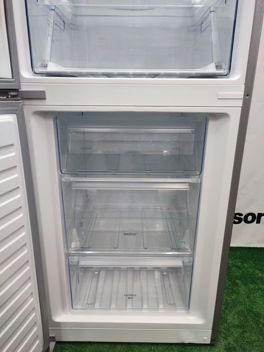 Окремостоячий двокамерний холодильник AEG  А+++