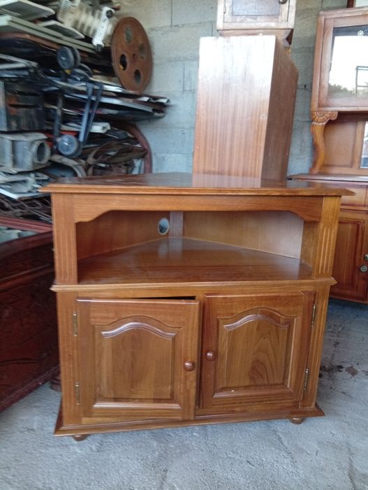 Móvel de canto ideal para TV e vários aparelhos