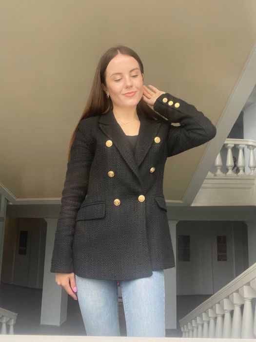 Чорний твідовий жакет з золотою фурнітурою