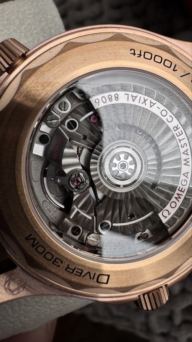 Новинка 2025 року Omega Seamaster 300m 007 edition 210.90.42.20.01.003