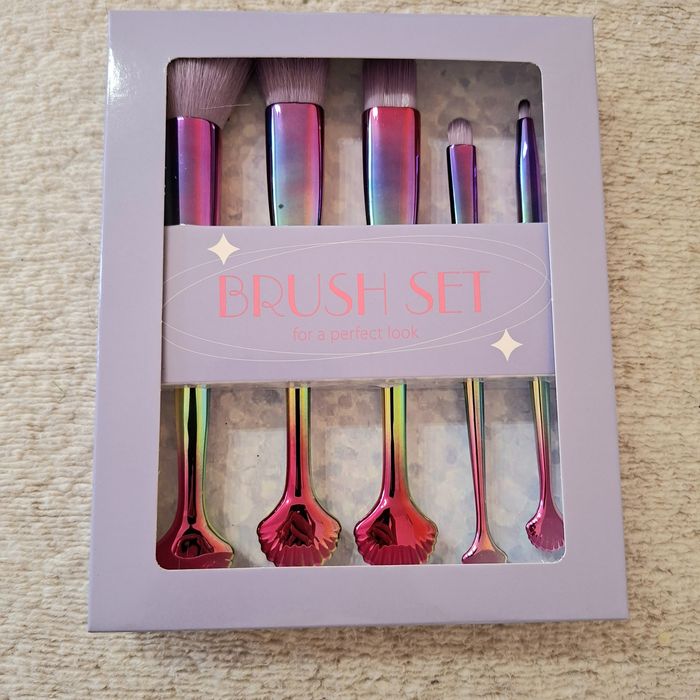 Nowy zestaw pędzli do makijażu (5 sztuk) – Zestaw Pędzli "Brush Set" Holograficzne / Tęczowe Rączki