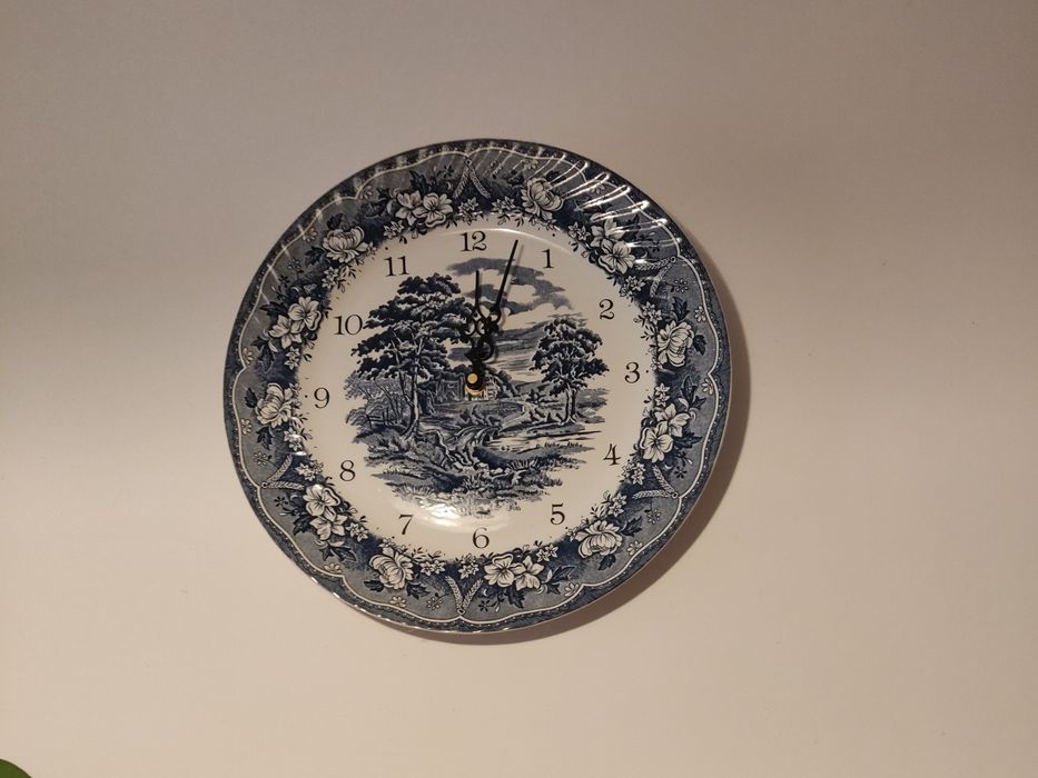 Zegar porcelanowy Old Castle Barratts sygnowany