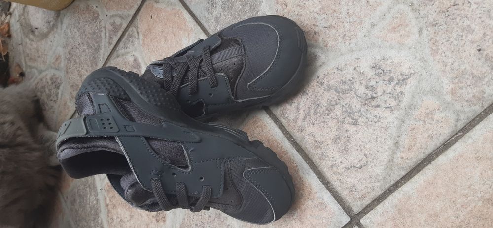 Buty Nike Huarache Run GS dla dzieci całe czarne rozmiar 27