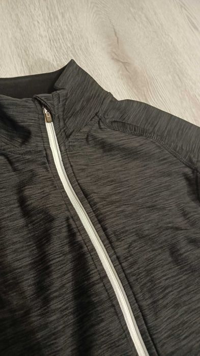 Bluza sportowa funkcyjna na zamek