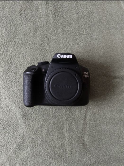 Canon EOS 1300D.