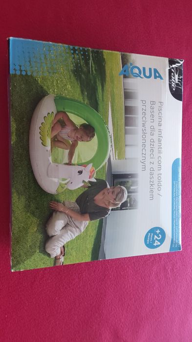 Piscina de criança com proteção sol