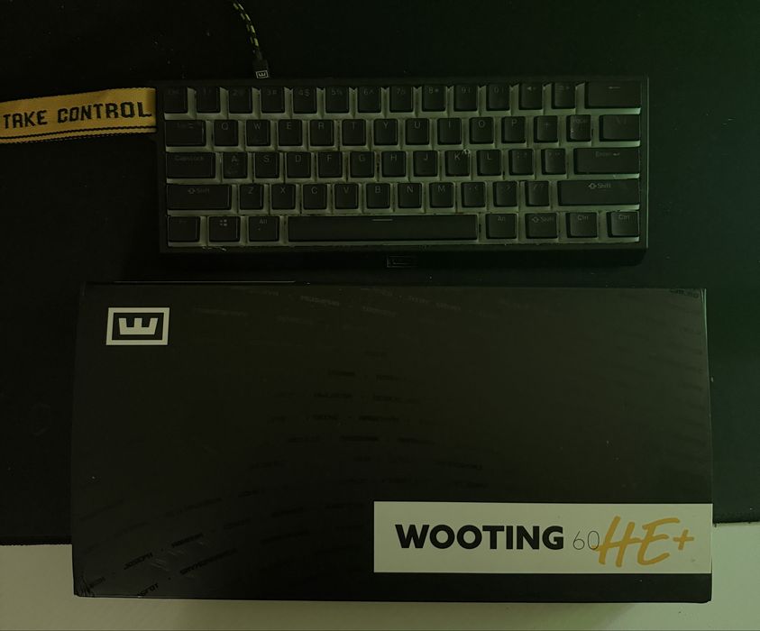 Wooting 60HE+ – Excelente Estado | Keycaps Personalizadas + Originais Incluídas
