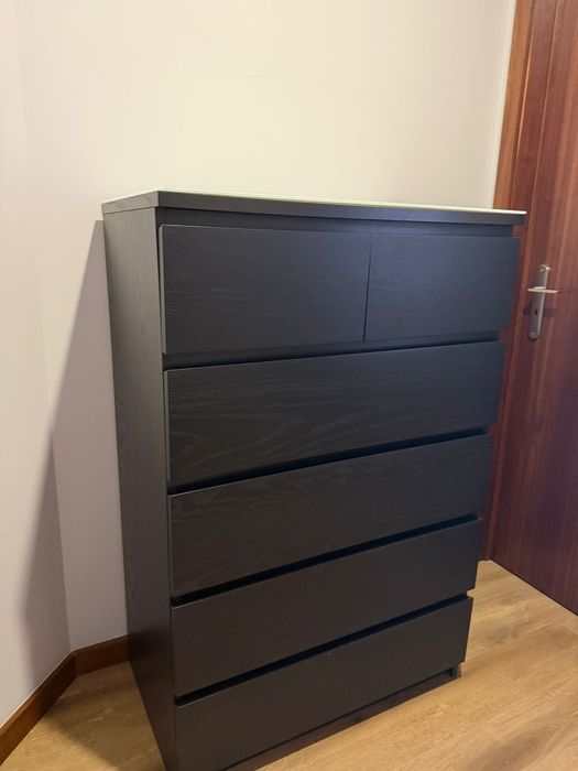 Vendo uma comoda preta do ikea + vidro