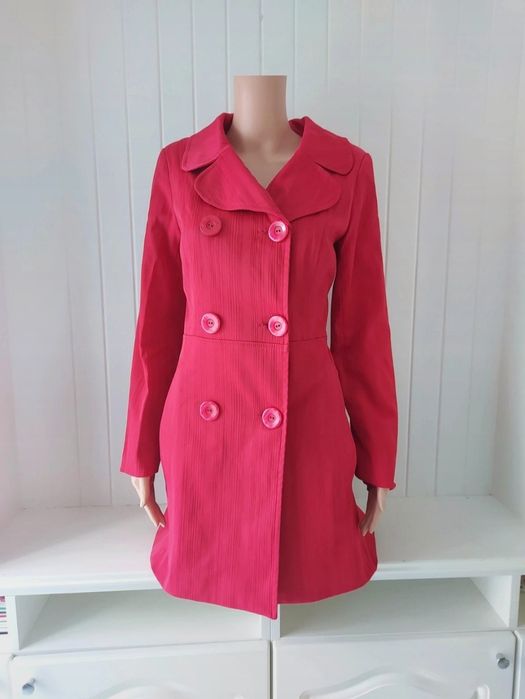 Czerwony płaszcz trencz dwurzędowy przejsciowy Cocomore S 36