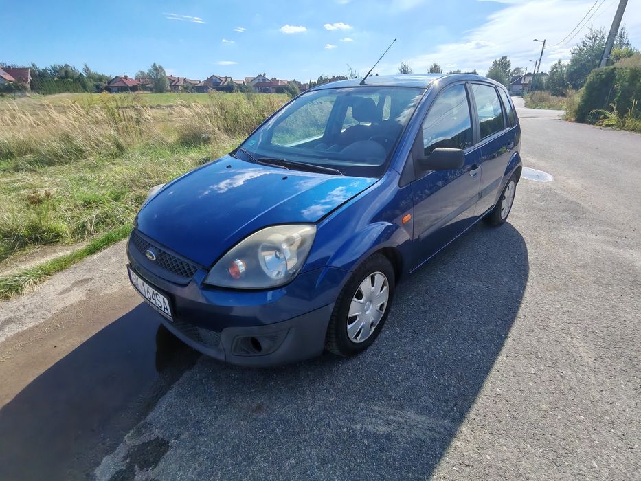 Sprzedam Forda Fiestę 2006 klima, benzyna