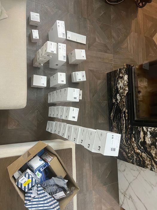 Gira osprzet nowy nierozpakowany puszki ramki