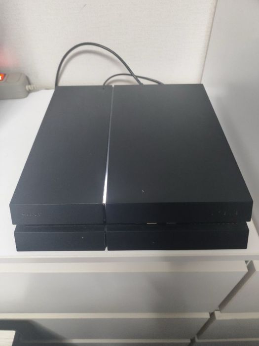 Продам консоль Sony PLAYSTATION 4 SLIM 1TB