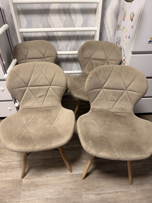 Кухонні стільці.