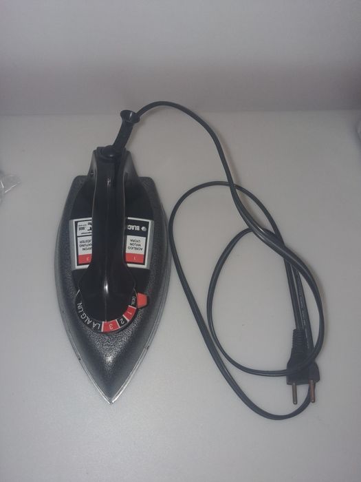 Antigo Ferro de Passar a Seco Black and Decker