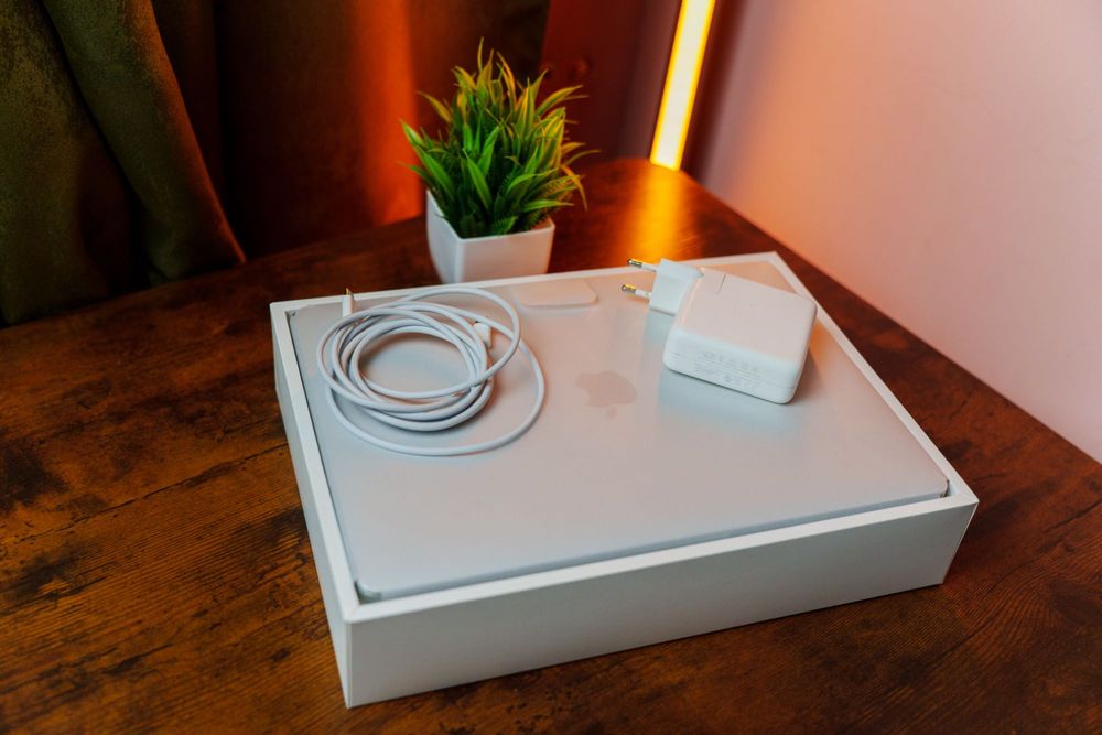 Apple MacBook Pro 13" Retina 2017 i5 8GB 256gb 401 циклів!