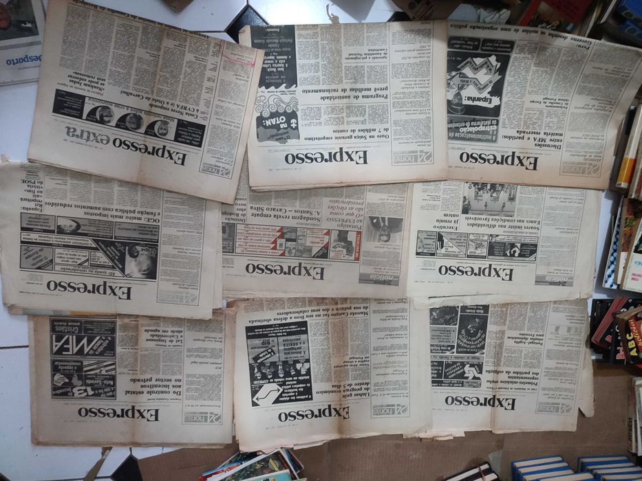 Lote 60 Jornais Expresso - Anos 70 e 80