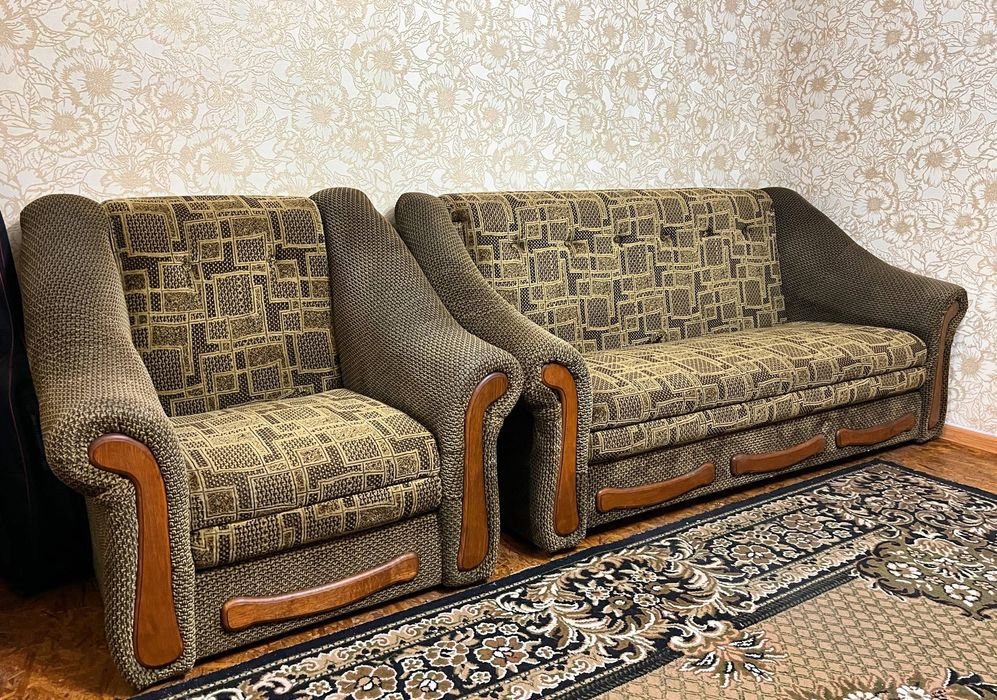 Продам розкладний диван і 2 розкладні крісла
