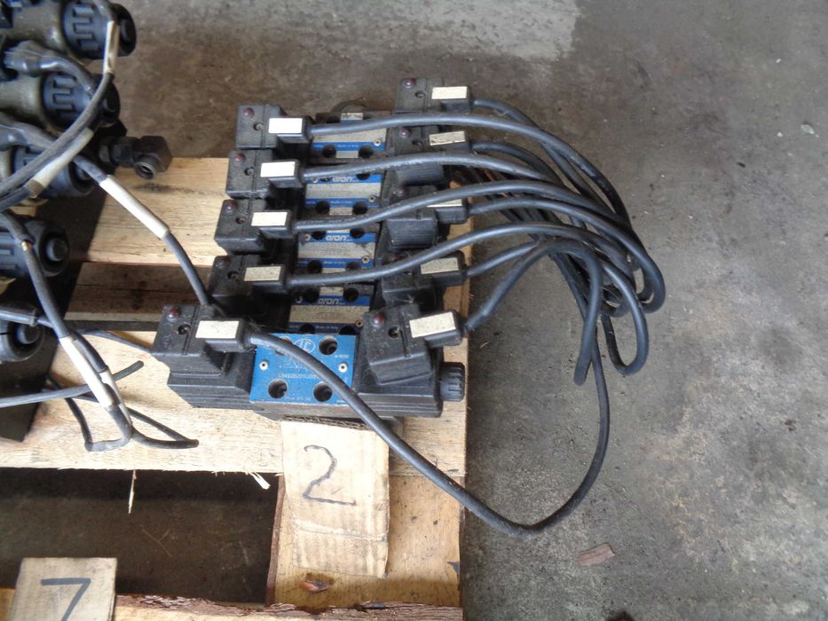 Rozdzielacz hydrauliczny elektryczny 24V Rexroth