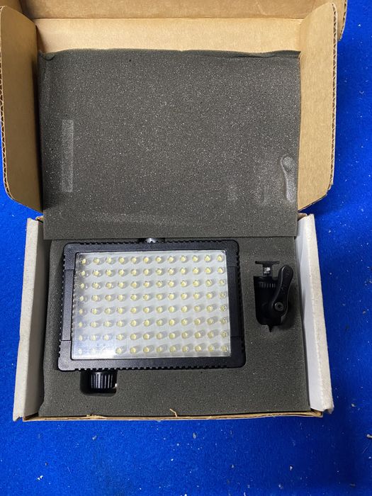 Iluminador 96 led da marca Light Panel