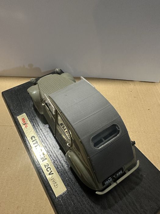 Miniatura citroen 2cv 1:18