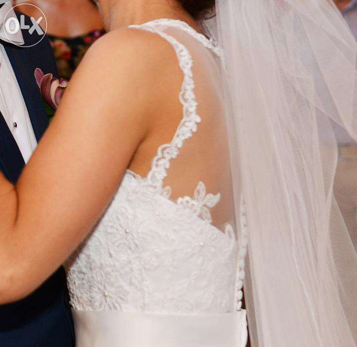 1Suknia ślubna z koronkowym gorsetem