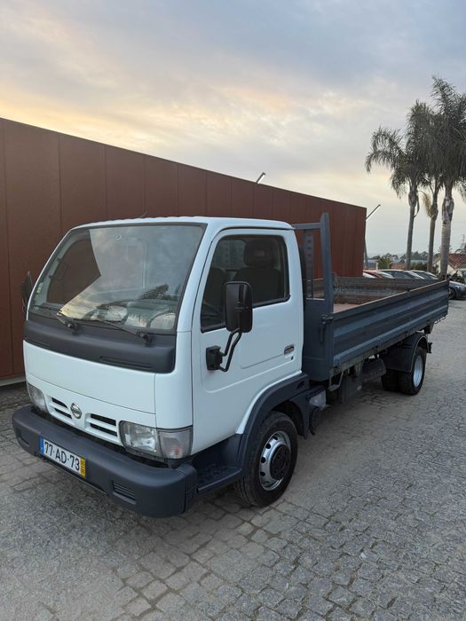 Nissan Cabstar tribasculante